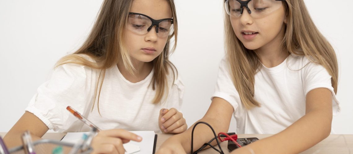 two-girls-doing-science-experiments-with-lemons (1)